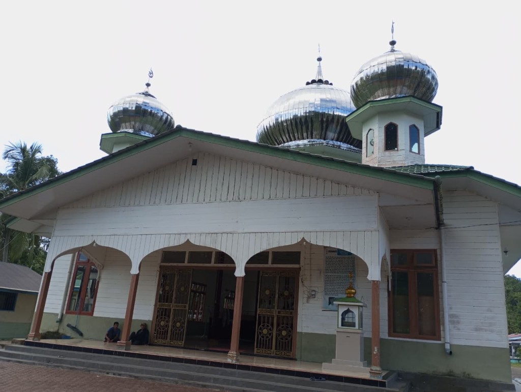 Foto Mesjid Babusshalihin Desa Salur, Yang juga menjadi Mesjid Pertama Di Kabupaten Simelue